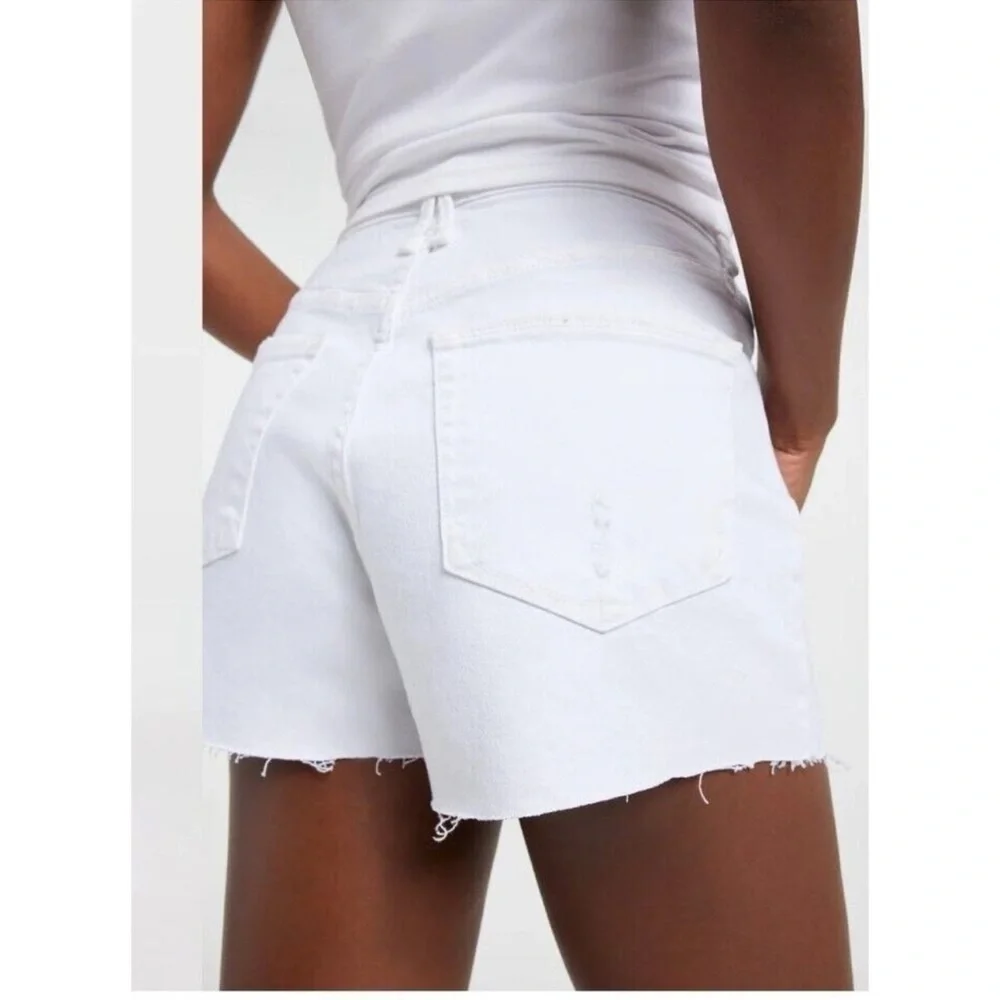 Good American BOMBSHELL SHORTS GBS046T WHITE025 Size 00/24 Inseam 3 1/2 inches